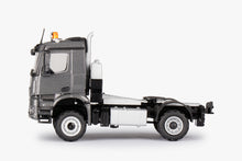Lade das Bild in den Galerie-Viewer, Mercedes-Benz Arocs Classic Space Agrar Zugmaschine - Conrad 1:50
