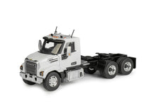 Lade das Bild in den Galerie-Viewer, MACK Keystone Day Cab Zugmaschine - Conrad 1:50