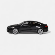 Lade das Bild in den Galerie-Viewer, Mercedes-Benz CLA Coupé HEV kosmosschwarz- NZG 1:18