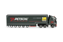 Lade das Bild in den Galerie-Viewer, Volvo FH GL 2020 Volumenplanen-Sattelzug "Petschl" - Herpa 1:87