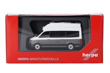 Lade das Bild in den Galerie-Viewer, Volkswagen (VW) Crafter Grand California 600, candywhite/mojawe beige - Herpa 1:87