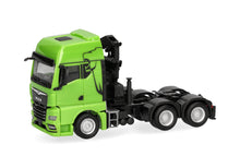 Lade das Bild in den Galerie-Viewer, MAN TGX GX Zugmaschine mit Kran 3achs, grün - Herpa 1:87