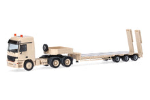 Lade das Bild in den Galerie-Viewer, Mercedes-Benz Actros L (96) MP1 Tieflade-Sattelzug "Belgische Armee", sandbeige (Belgien) - Herpa 1:87