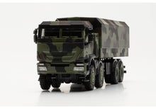 Lade das Bild in den Galerie-Viewer, Iveco Trakker 8x8 geschützt Pritschen-LKW, Flecktarndesign - Herpa 1:87