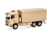 Lade das Bild in den Galerie-Viewer, Mercedes-Benz Arocs 6x6 Pritsche/Plane, sandbeige undekoriert - Herpa 1:87