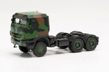 Lade das Bild in den Galerie-Viewer, Iveco Trakker geschützt 6×6 Sattelzugmaschine Flecktarn „Bundeswehr“ - Herpa 1:87