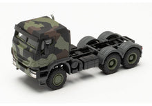 Lade das Bild in den Galerie-Viewer, Iveco Trakker geschützt 6×6 Sattelzugmaschine Flecktarn „Bundeswehr“ - Herpa 1:87