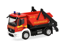 Lade das Bild in den Galerie-Viewer, Mercedes-Benz Actros S Absetzkipper AK12 "Feuerwehr" - Herpa 1:87