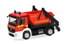 Lade das Bild in den Galerie-Viewer, Mercedes-Benz Actros S Absetzkipper AK12 "Feuerwehr" - Herpa 1:87
