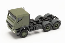 Lade das Bild in den Galerie-Viewer, Iveco Trakker geschützt 6×6 Sattelzugmaschine „Bundeswehr" - Herpa 1:87