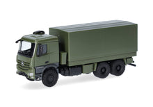 Lade das Bild in den Galerie-Viewer, Mercedes-Benz Arocs 6x6 Pritsche/Plane, undekoriert - Herpa 1:87