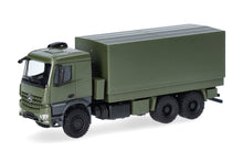 Lade das Bild in den Galerie-Viewer, Mercedes-Benz Arocs 6x6 Pritsche/Plane, undekoriert - Herpa 1:87