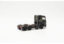 Lade das Bild in den Galerie-Viewer, Mercedes-Benz Arocs 6x4 Zugmaschine "Bundeswehr", flecktarn - Herpa 1:87