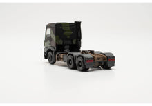 Lade das Bild in den Galerie-Viewer, Mercedes-Benz Arocs 6x4 Zugmaschine "Bundeswehr", flecktarn - Herpa 1:87