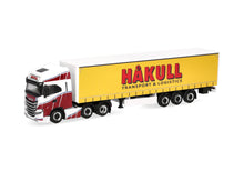 Lade das Bild in den Galerie-Viewer, Iveco S-Way Gardinenplanen-Sattelzug "Hakull" - Herpa 1:87