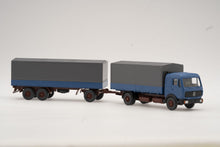 Lade das Bild in den Galerie-Viewer, Mercedes-Benz NG Pritschenhängerzug - azurblau - Wiking 1:87