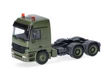 Lade das Bild in den Galerie-Viewer, Mercedes-Benz Actros L (96) MP1 Zugmaschine 3achs (6x4), olivgrün (Belgien) - Herpa 1:87