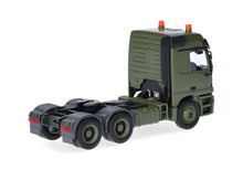 Lade das Bild in den Galerie-Viewer, Mercedes-Benz Actros L (96) MP1 Zugmaschine 3achs (6x4), olivgrün (Belgien) - Herpa 1:87