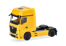 Lade das Bild in den Galerie-Viewer, Mercedes-Benz Actros L 18 Gigaspace Zugmaschine 2achs, ginstergelb - Herpa 1:87