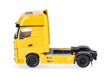 Lade das Bild in den Galerie-Viewer, Mercedes-Benz Actros L 18 Gigaspace Zugmaschine 2achs, ginstergelb - Herpa 1:87
