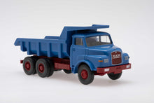 Lade das Bild in den Galerie-Viewer, Muldenkipper (MAN), brillantblau - Wiking 1:87