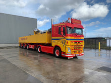 Lade das Bild in den Galerie-Viewer, Volvo FH 4 Sleeper Cab Brick Trailer - WSI 1:50
