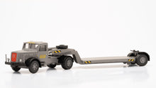 Lade das Bild in den Galerie-Viewer, Henschel Tiefladesattelzug Friderici – Wiking 1:87