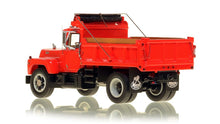 Lade das Bild in den Galerie-Viewer, Mack R Single Axle Dump Truck rot über schwarz - NZG 1:50