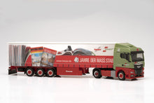 Lade das Bild in den Galerie-Viewer, MAN TGX GM Gardinenplanen-Sattelzug "Wandt/40 Jahre der Mass:Stab" - HERPA 1:87
