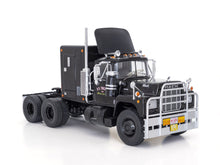Lade das Bild in den Galerie-Viewer, Mack R-Series, Kris Kristoffersons Rubber Duck R.D. Trucking CONVOY - IXO 1:43