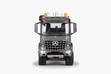 Lade das Bild in den Galerie-Viewer, Mercedes-Benz Arocs Classic Space Agrar Zugmaschine - Conrad 1:50
