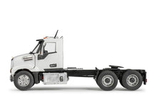 Lade das Bild in den Galerie-Viewer, MACK Keystone Day Cab Zugmaschine - Conrad 1:50
