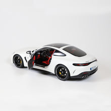 Lade das Bild in den Galerie-Viewer, Mercedes-AMG GT 63, C192 opalithweiß - NZG 1:18
