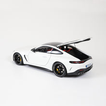 Lade das Bild in den Galerie-Viewer, Mercedes-AMG GT 63, C192 opalithweiß - NZG 1:18
