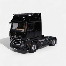 Lade das Bild in den Galerie-Viewer, Mercedes-Benz Actros L schwarz mit Design - NZG 1:18
