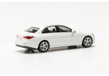 Lade das Bild in den Galerie-Viewer, Mercedes-Benz C-Klasse Limousine, polarweiß  - Herpa 1:87
