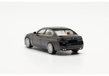 Lade das Bild in den Galerie-Viewer, BMW Alpina B5 Limousine, schwarz - Herpa 1:87
