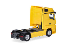 Lade das Bild in den Galerie-Viewer, Mercedes-Benz Actros `18 Bigspace Zugmaschine, rapsgelb- Herpa 1:87
