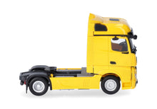 Lade das Bild in den Galerie-Viewer, Mercedes-Benz Actros `18 Bigspace Zugmaschine, rapsgelb- Herpa 1:87
