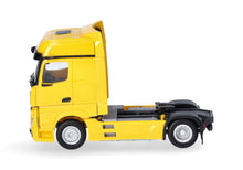 Lade das Bild in den Galerie-Viewer, Mercedes-Benz Actros `18 Bigspace Zugmaschine, rapsgelb- Herpa 1:87

