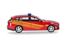 Lade das Bild in den Galerie-Viewer, Mercedes-Benz C-Klasse T-Modell Kommandowagen "Feuerwehr" - Herpa 1:87
