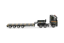 Lade das Bild in den Galerie-Viewer, Volvo FH GL 2020 Semitieflade-Sattelzug "Emil Egger" - Herpa 1:87
