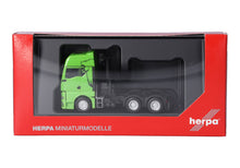 Lade das Bild in den Galerie-Viewer, MAN TGX GX Zugmaschine mit Kran 3achs, grün - Herpa 1:87
