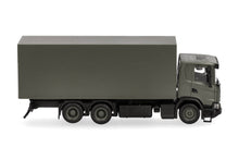 Lade das Bild in den Galerie-Viewer, Scania XT17 Koffer-LKW 3achs "Schwedische Armee" - Herpa 1:87

