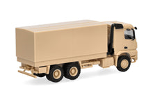 Lade das Bild in den Galerie-Viewer, Mercedes-Benz Arocs 6x6 Pritsche/Plane, sandbeige undekoriert - Herpa 1:87
