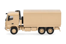 Lade das Bild in den Galerie-Viewer, Mercedes-Benz Arocs 6x6 Pritsche/Plane, sandbeige undekoriert - Herpa 1:87
