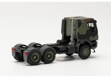 Lade das Bild in den Galerie-Viewer, Iveco Trakker geschützt 6×6 Sattelzugmaschine Flecktarn „Bundeswehr“ - Herpa 1:87

