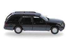 Lade das Bild in den Galerie-Viewer, Herpa Basic: Mercedes-Benz E-Klasse T-Modell (124), schwarz - Herpa 1:87

