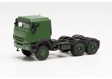 Lade das Bild in den Galerie-Viewer, Iveco Trakker geschützt 6×6 Sattelzugmaschine „Bundeswehr" - Herpa 1:87
