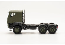 Lade das Bild in den Galerie-Viewer, Iveco Trakker geschützt 6×6 Sattelzugmaschine „Bundeswehr" - Herpa 1:87
